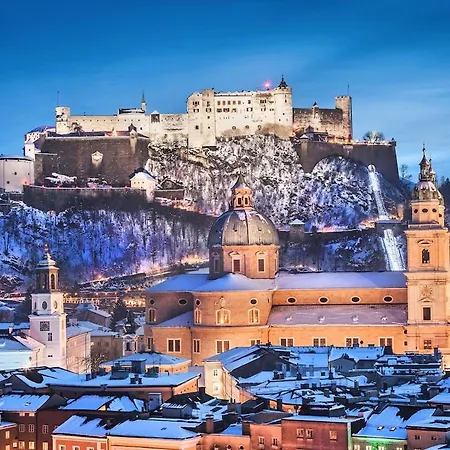 Exklusives Mit Privatem Badeplatz Direkt Am Attersee - 8 Gaeste