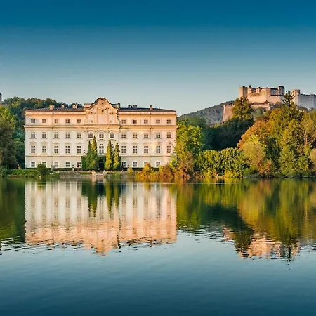 Hébergement de vacances Attersee Haus Mit Privatem Badeplatz Und Steg Fuer 8 Gaeste