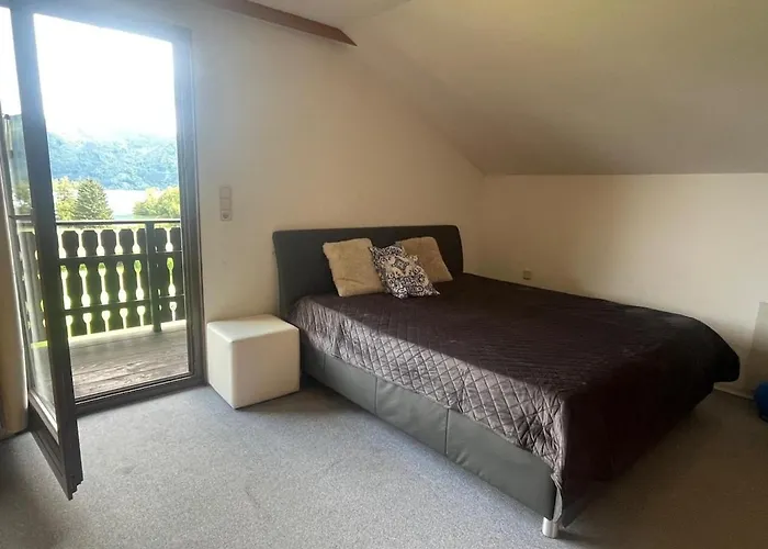 Attersee Haus Mit Privatem Badeplatz Und Steg Fuer 8 Gaeste Hébergement de vacances *