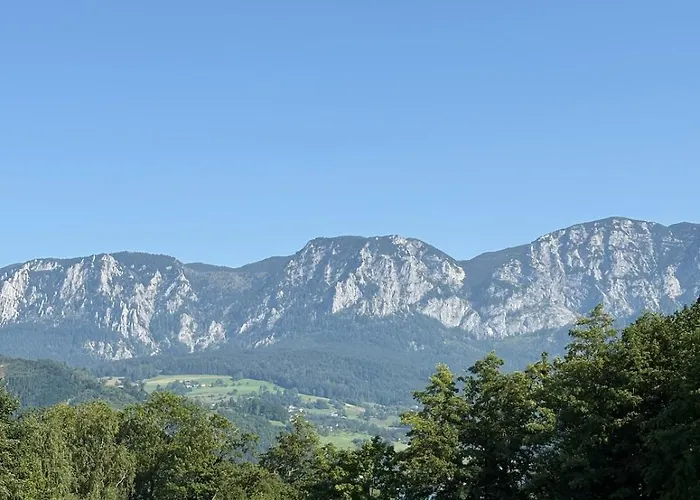 Hébergement de vacances Attersee Haus Mit Privatem Badeplatz Und Steg Fuer 8 Gaeste *