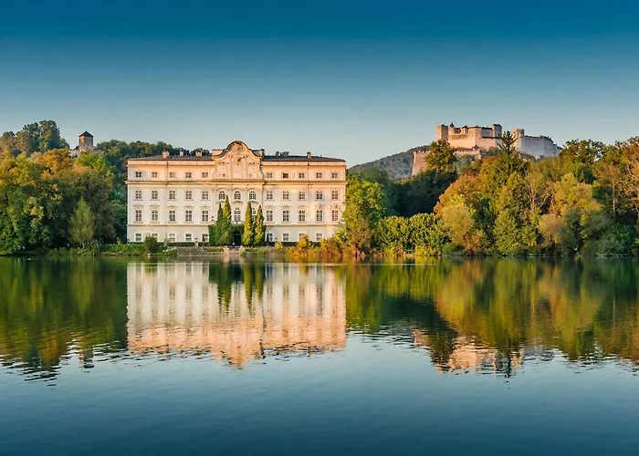 Hébergement de vacances Attersee Haus Mit Privatem Badeplatz Und Steg Fuer 8 Gaeste
